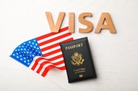 أنظمة التأشيرات وقوانين الهجرة الأمريكية.   