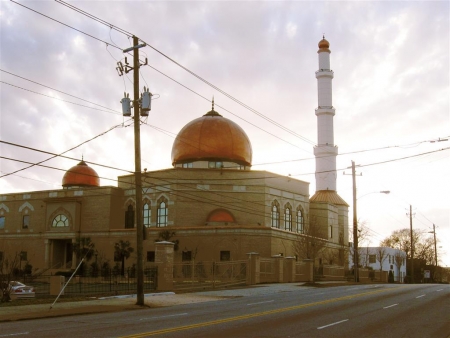                         مساجد فلوريدا وجورجيا تفتح أبوابها كملاجيء للنازحين من إعصار إرما.